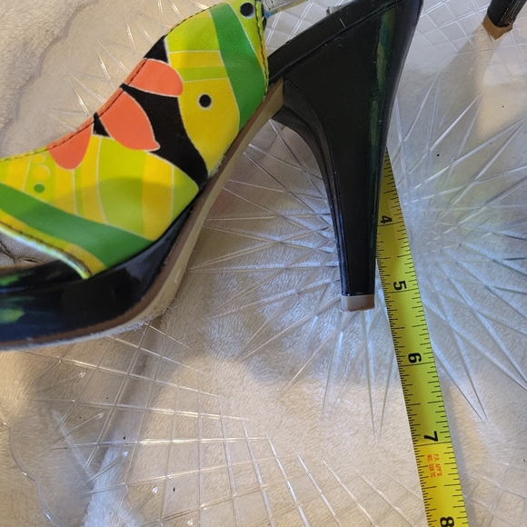 SHOE CLEAROUT SALE!  Heels by UNLISTED size 6 - Picture 7 of 8